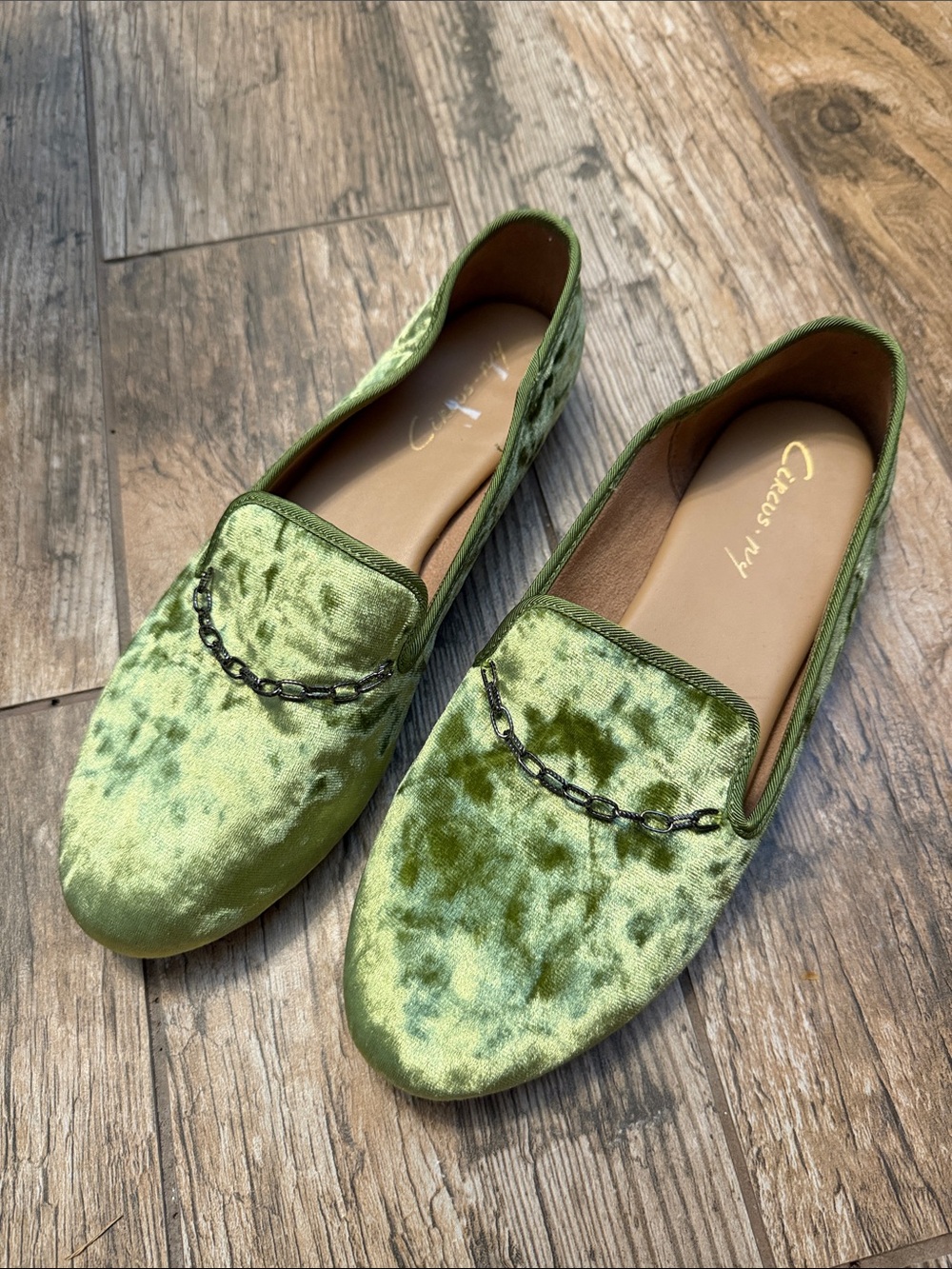 Circus by Sam Edelman Women's Green Crissy Velvet Flats-Size 8